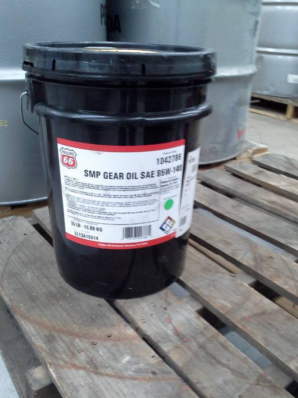 lot 449 image: One Pail of Phillips 66 SMP Gear Oil SAE 85W-140 5-Gallon