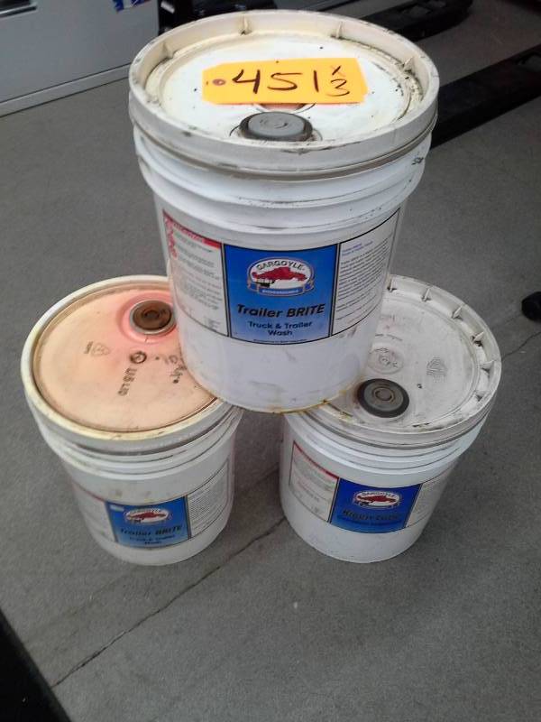 lot 451 image: 3 Pails of Mobil Gargoyle Biodegradable Trailer Brite Truck and Trailer Wash 5-Gallon