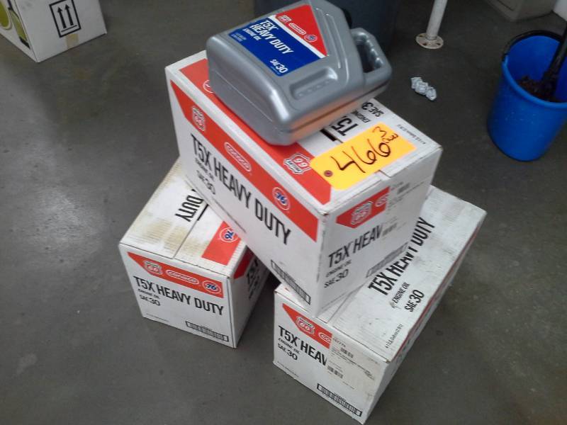 lot 466 image: 3 Cases of Phillips 66 T5X Heavy Duty Engine Oil SAE 30 1-Gallon Bottles