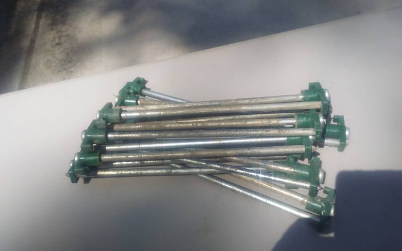 20 Metal Tent Stakes