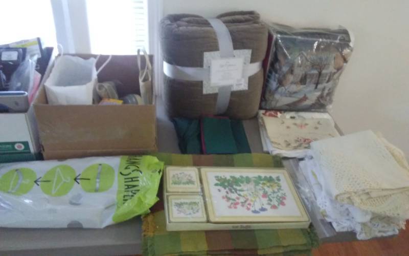 NEW FullQueen Coverlet With 2-Shams, Other Linens, Placemats & Napkins