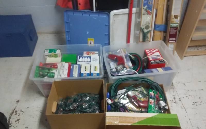 Large Lot Many New Christmas Lights Telescope Light Hanging Tools Bulb Repair Tool Circle Pines Golf Carts Sporting Goods Housewares Stamp Craft Seasonal K Bid