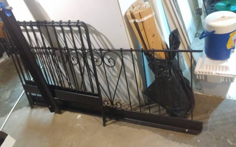 Black Metal Day Bed Frame