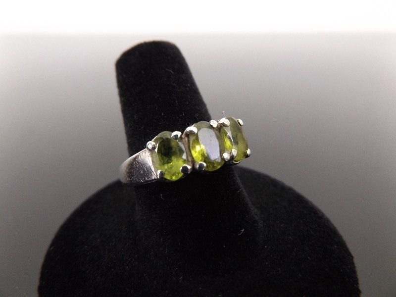 .925 Sterling Silver Peridot Crystal Ring Size 8.5