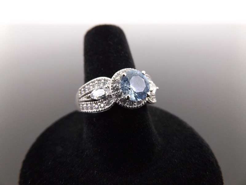 .925 Sterling Silver Blue Topaz Crystal Ring Size 8.5