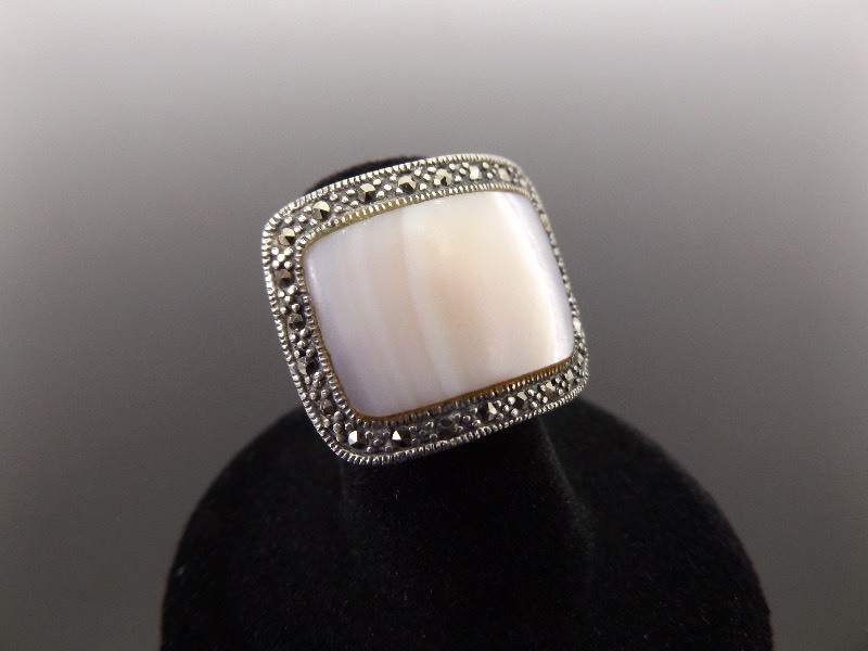 .925 Sterling Silver Art Nouveau Inlayed Mother of Pearl Ring Size 5.75