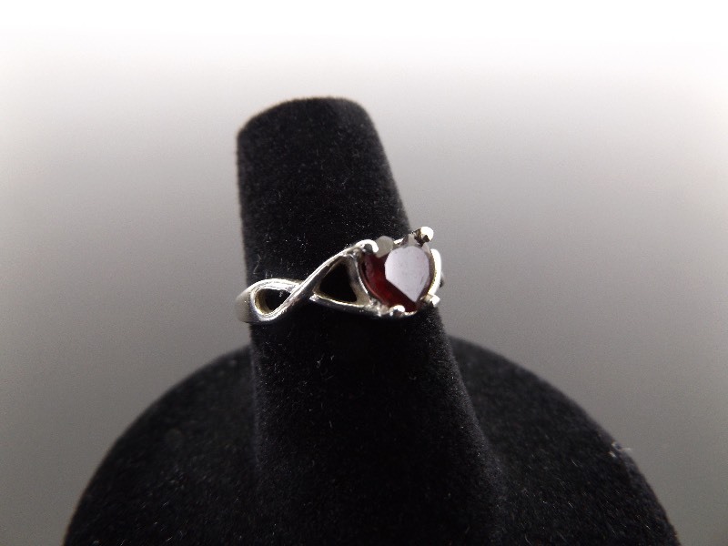 .925 Sterling Silver Garnet Heart Ring Size 6