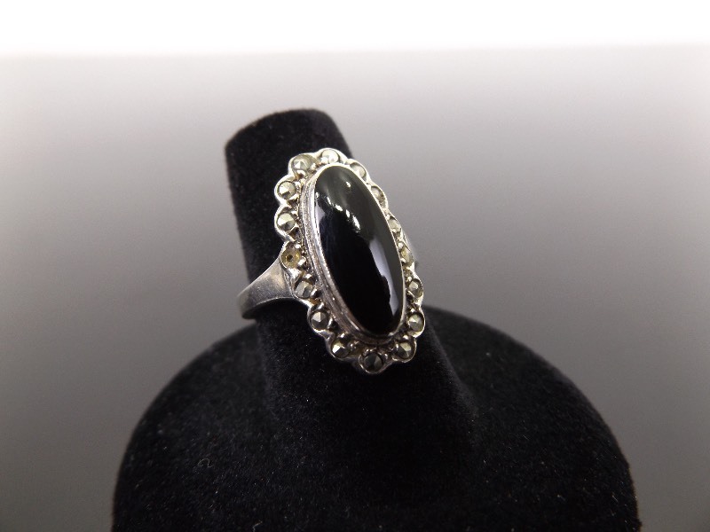 .925 Sterling Silver Art Nouveau Black Onyx Ring Size 7.5
