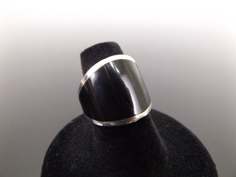.925 Sterling Silver Inlayed&nbspBlack Onyx&nbspRing Size 6.25