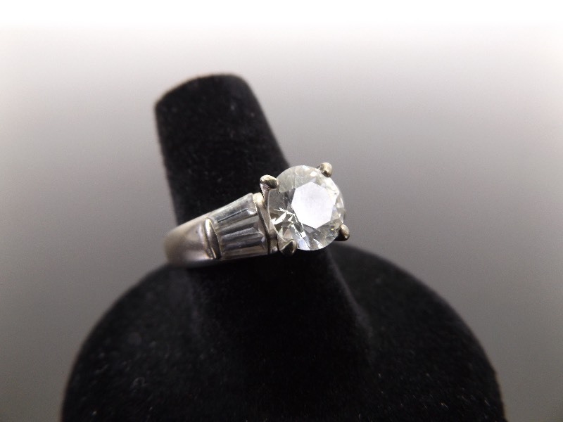 .925 Sterling Silver Crystal Solitaire Ring Size 7.5
