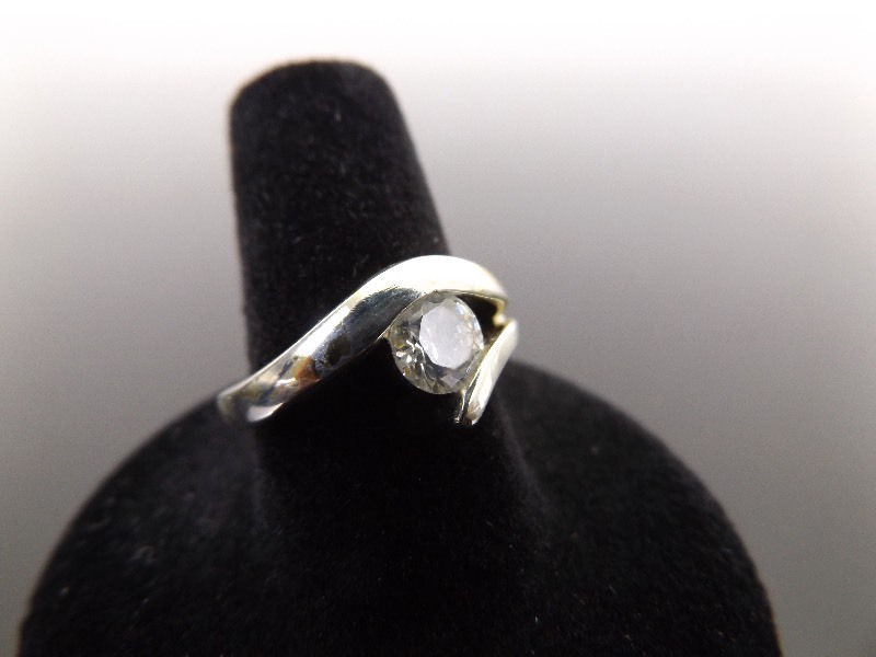 .925 Sterling Silver Crystal Solitaire Ring Size 8.25