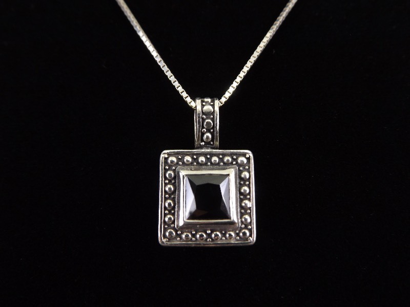 .925 Sterling Silver Art Deco Faceted Onyx Pendant Necklace
