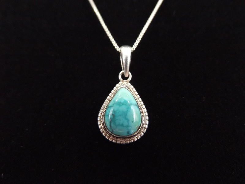 .925 Sterling Silver Green Turquoise Cabochon Pendant Necklace