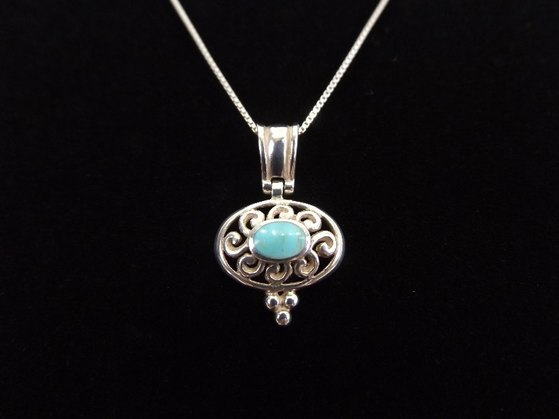 .925 Sterling Silver Turquoise Cabochon Pendant Necklace