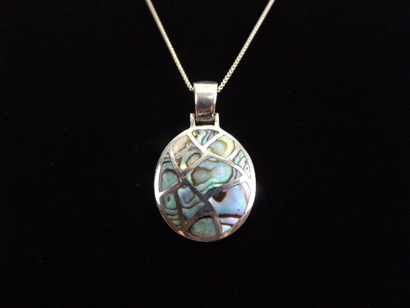 .925 Sterling Silver Inlayed Abalone Shell Pendant Necklace