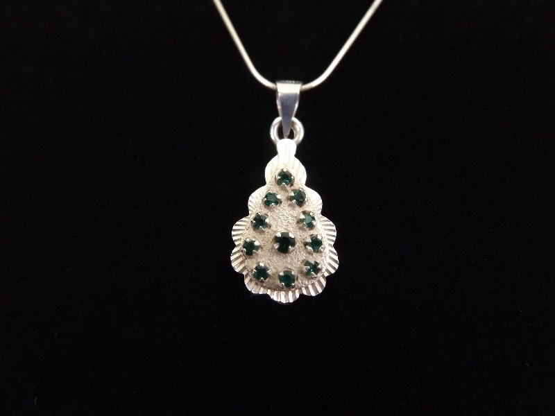 .925 Sterling Silver Emerald Crystal Pendant Necklace