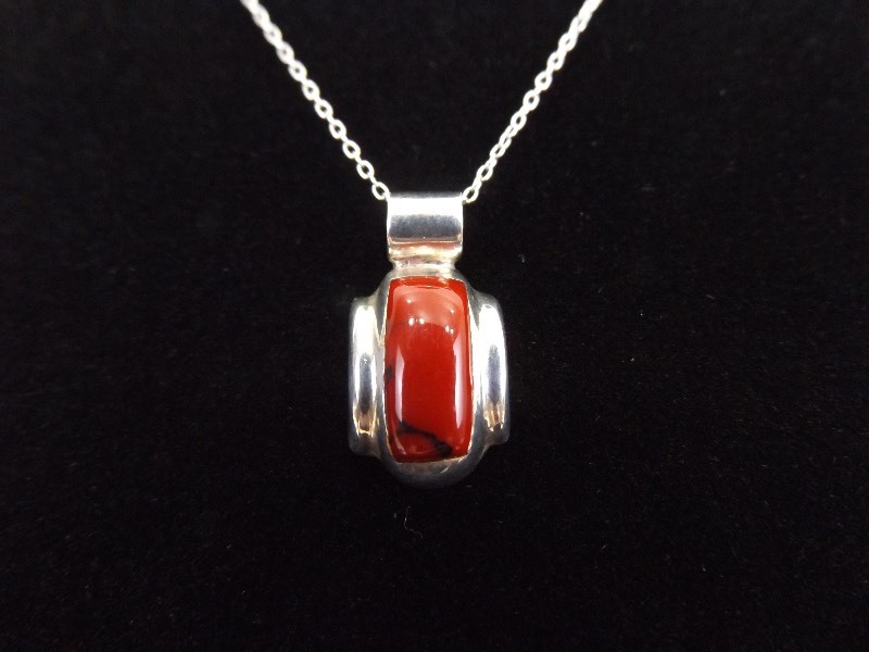 .925 Sterling Silver Art Deco Red Jasper Cabochon Pendant Necklace