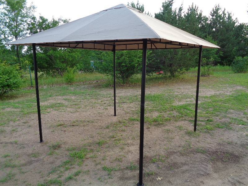 lot 3 image: New 9.5 x 9.5 ft Gazebo  Canopy
