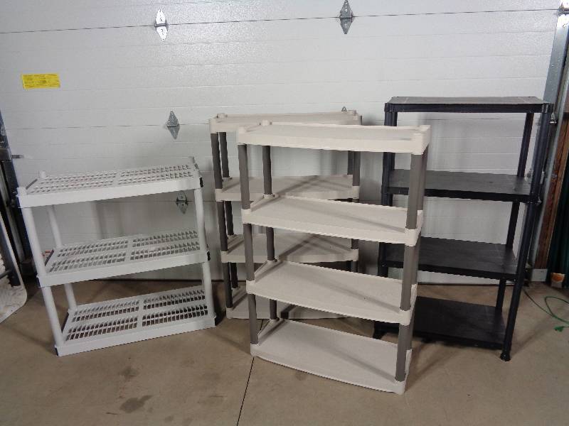 lot 11 image: 4 Plastic Shelves