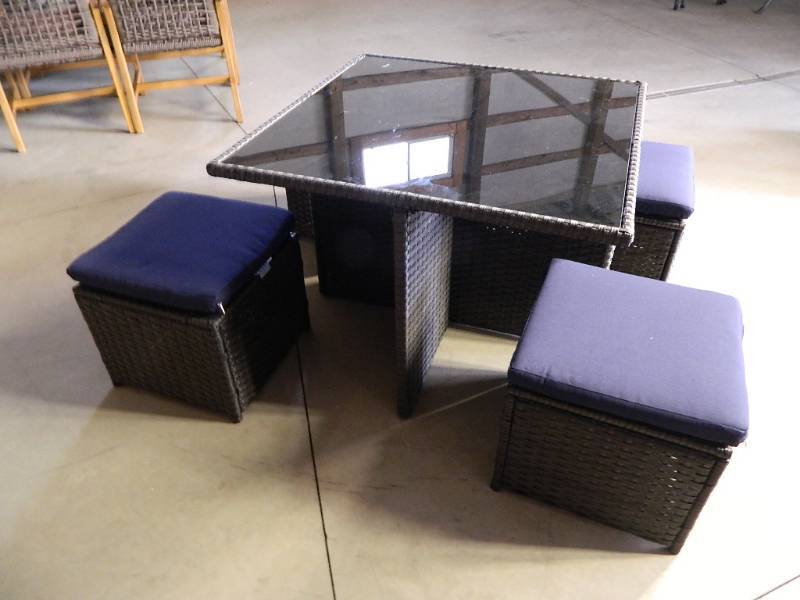 lot 2 image: New 5 Piece Patio Dining Set