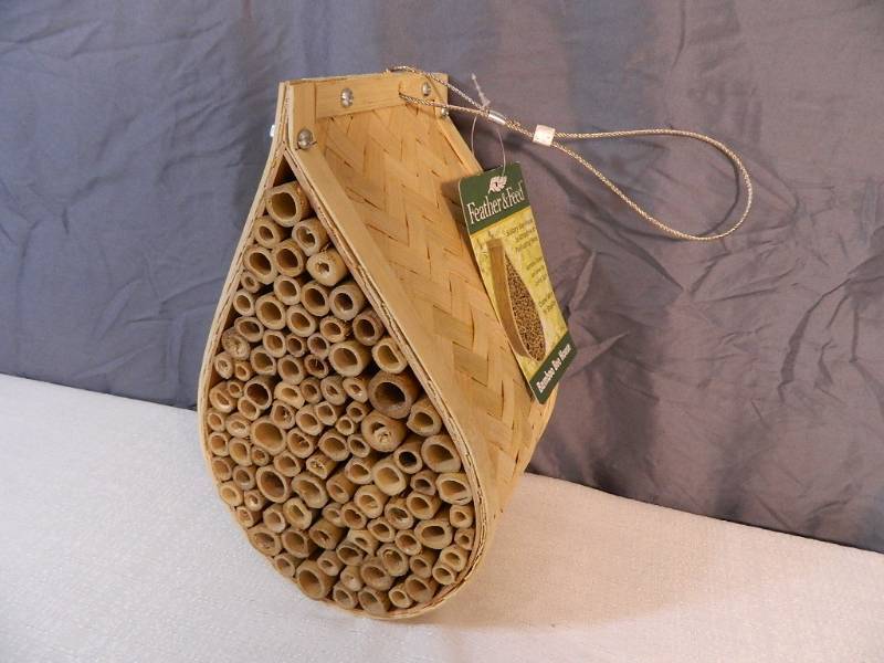 lot 45 image: New Feather and Feed Solitary Bee House