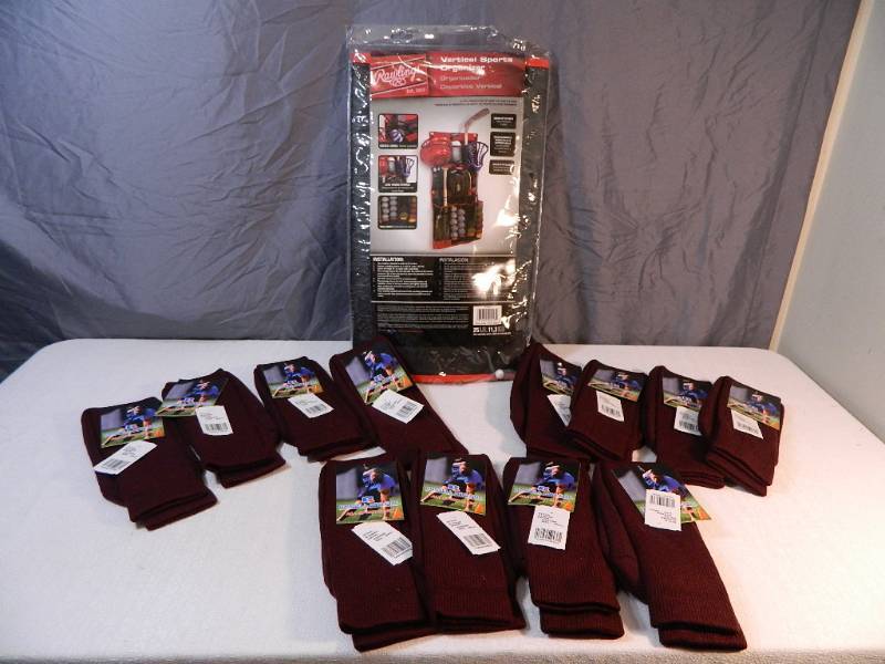 lot 206 image: New Sports Socks and Sports Organizer