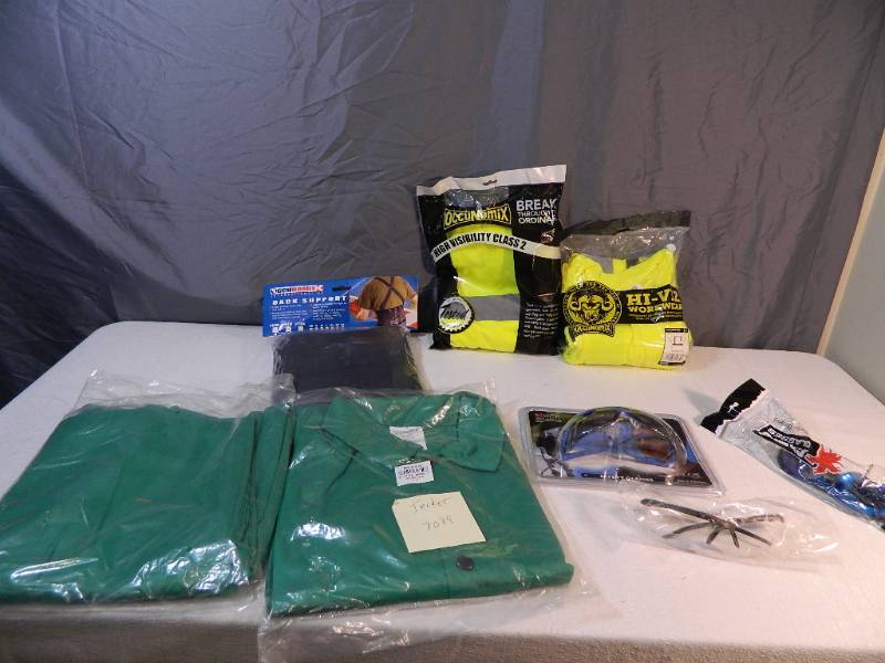 lot 207 image: New Work Gear