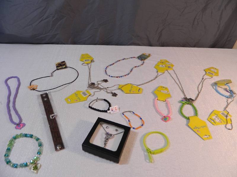 lot 217 image: Kids Jewelry
