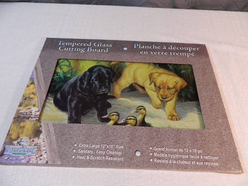 lot 222 image: New Tempered Glass Cutting Board