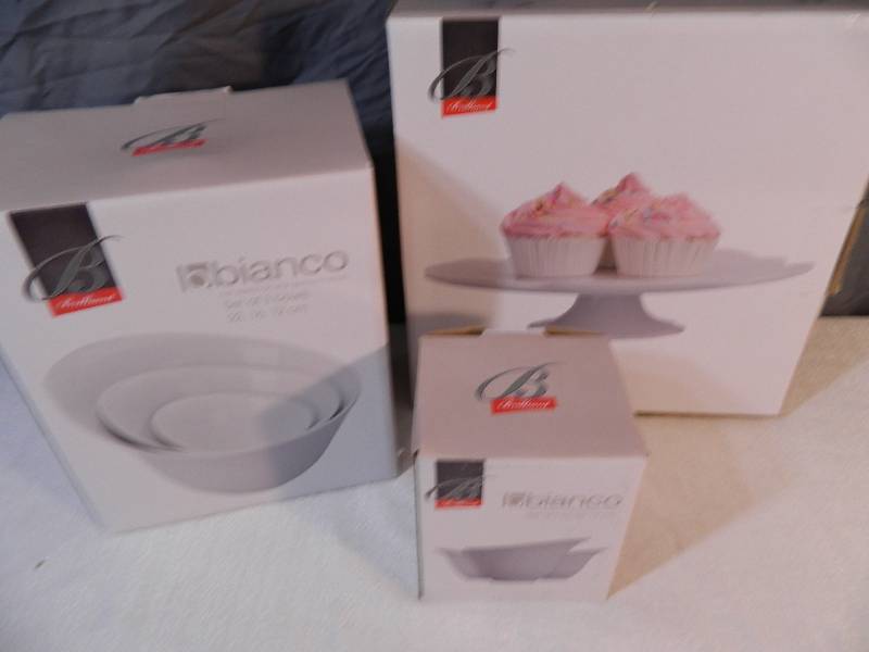 lot 255 image: New Bianco Kitchen Items