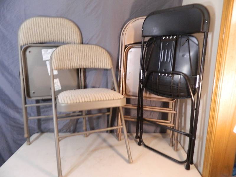 lot 298 image: 5 Assorted Folding Chairs