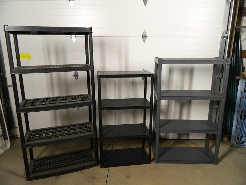 lot 13 image: 3 Plastic Shelves