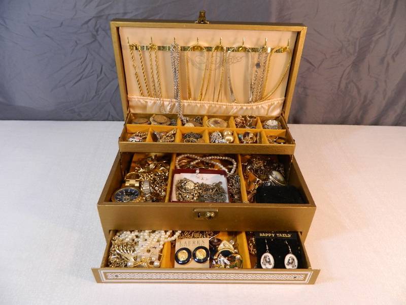 lot 16 image: Jewelry Box FULL of Assorted Jewelry