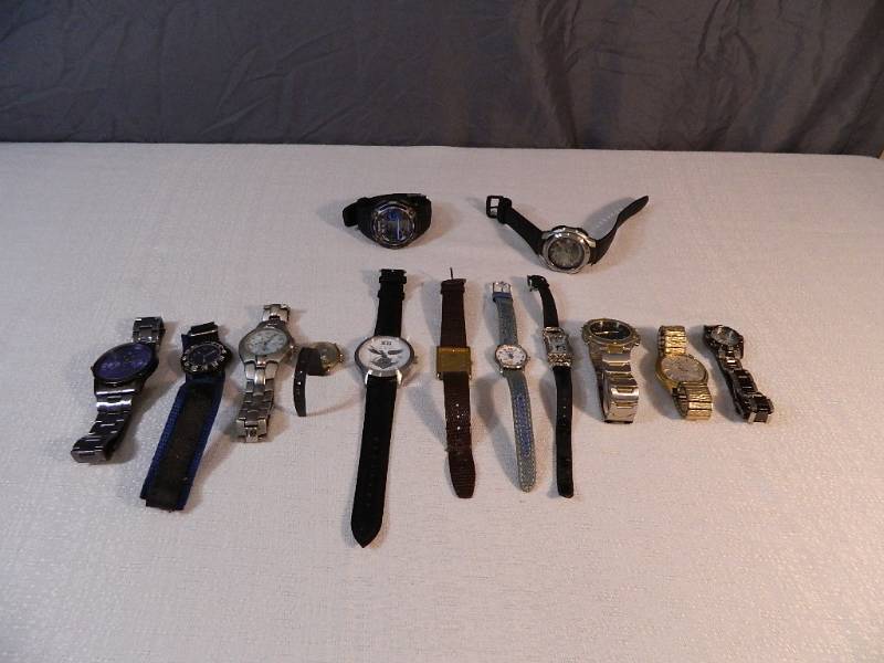 lot 17 image: 13 Assorted Watches