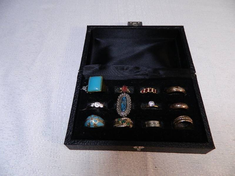 lot 19 image: 12 Rings in Ring Box