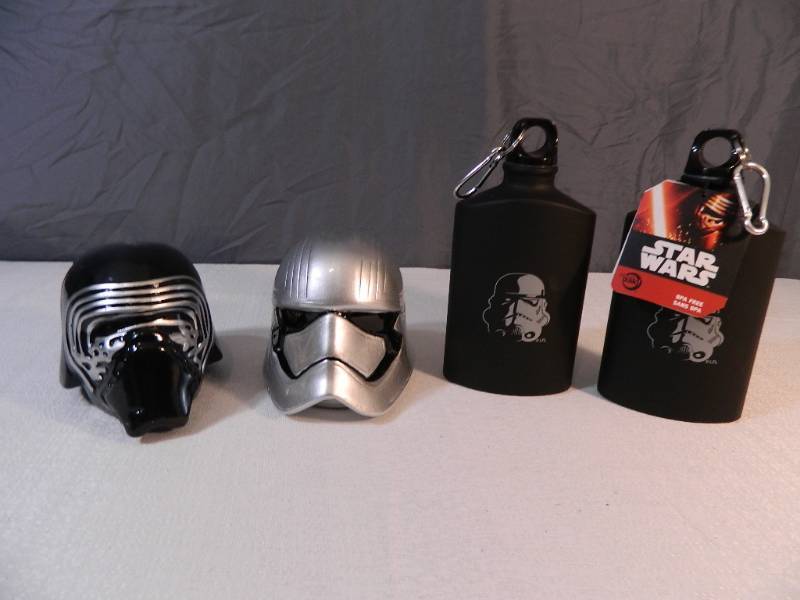 lot 28 image: New Star Wars Merchandise
