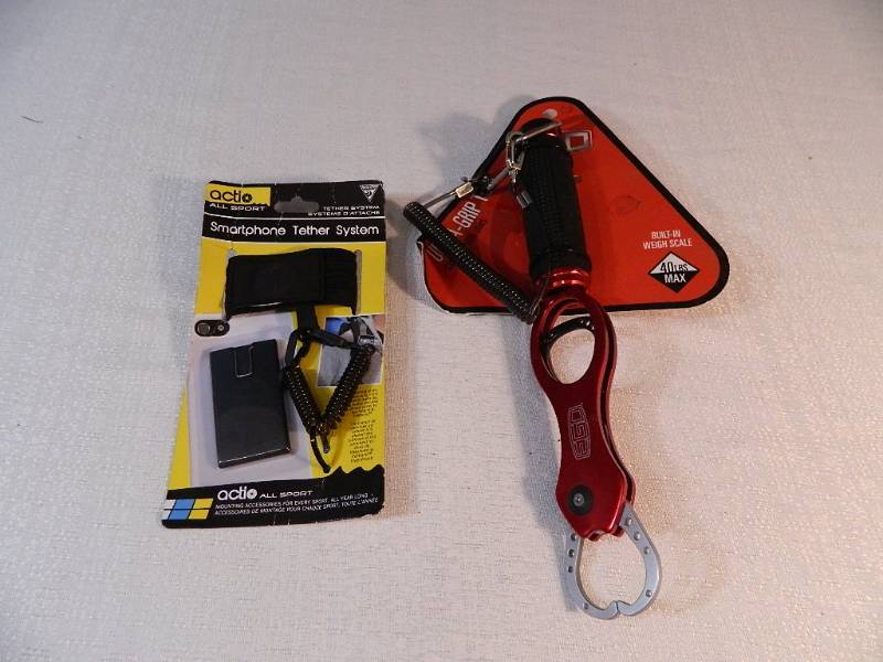 lot 43 image: New Ultra Grip Fishing Tool and Tether System