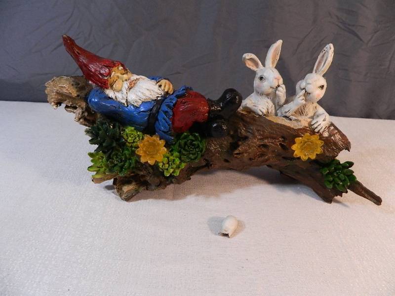 lot 46 image: New Solar Lit Gnome Garden Decoration
