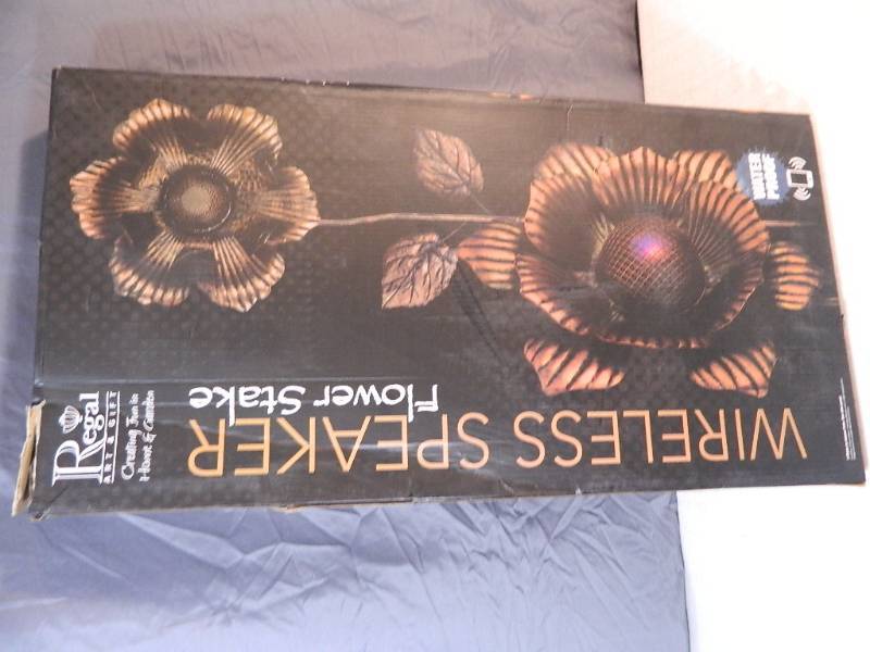 lot 61 image: Rechargeable Bluetooth Flower Speaker