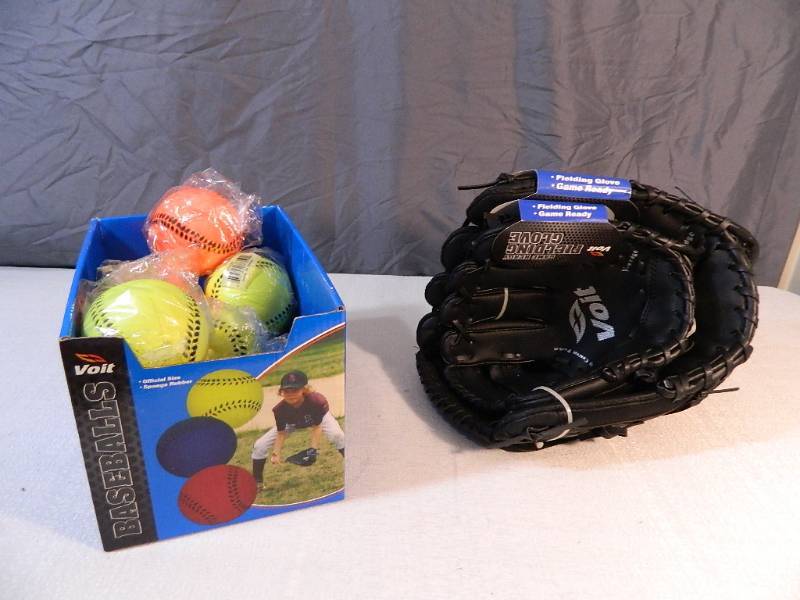 lot 99 image: New Baseball Items