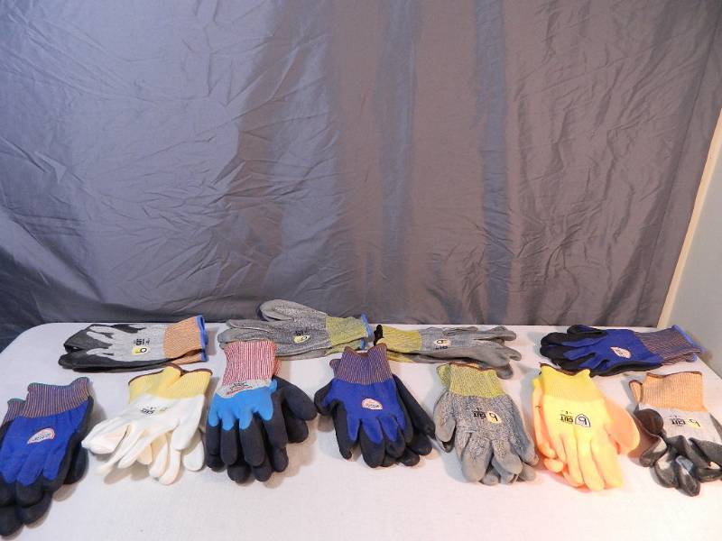 lot 121 image: 11 New Pairs of Cut Resistant Gloves
