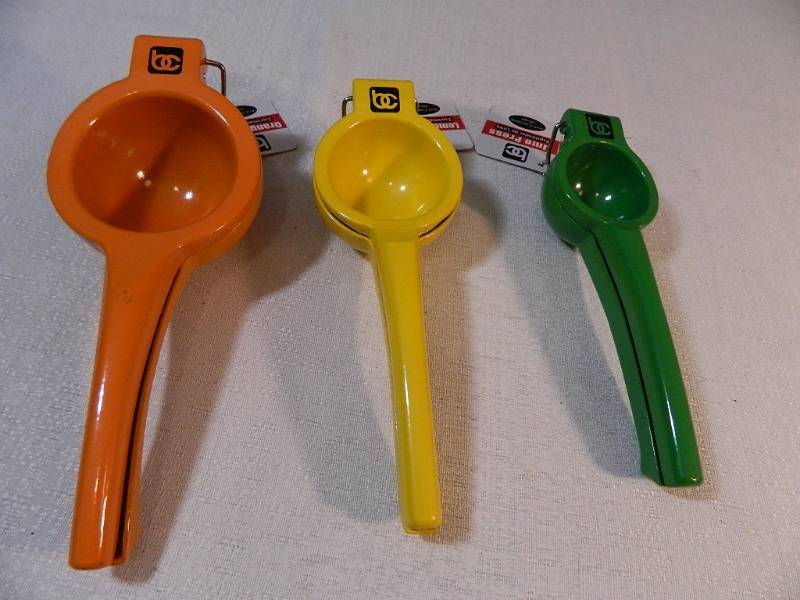 lot 127 image: 3 New Citrus Juicers