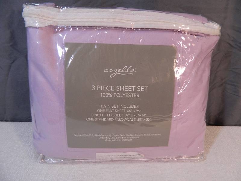 lot 130 image: New 3 Piece Twin Sheet Set