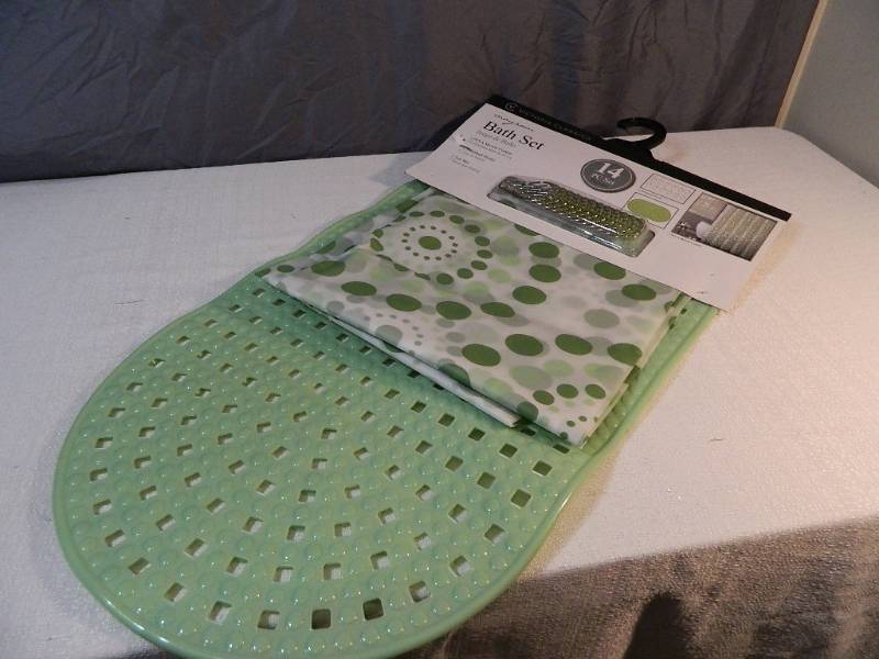 lot 148 image: New 14 Piece Bath Set