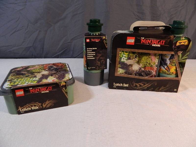 lot 157 image: New Lego Ninjago Movie Lunch Items