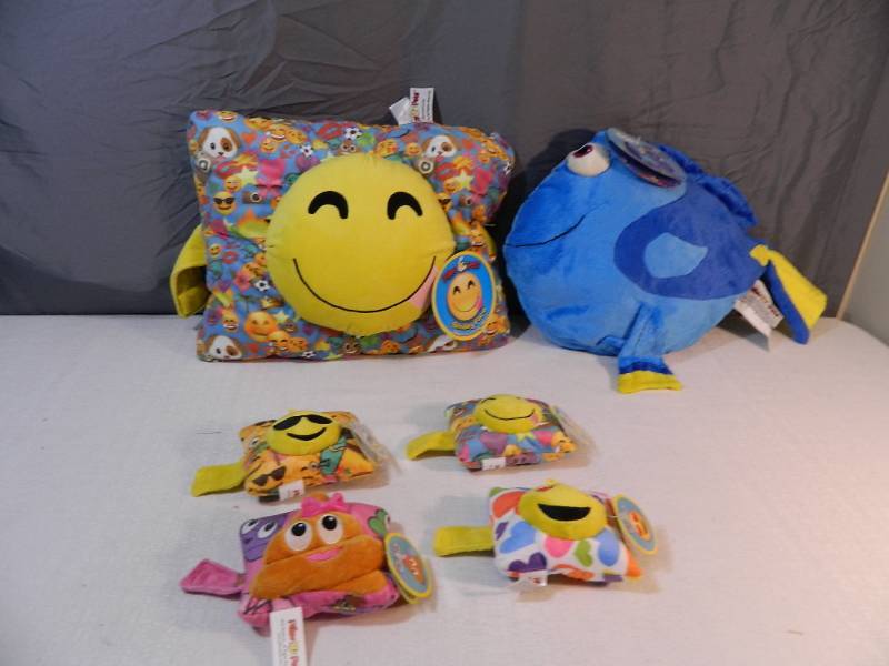 lot 162 image: 6 New Pillow Pets