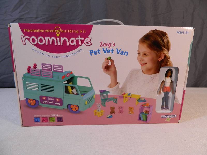 lot 167 image: New Roominate Zoeys Pet Van