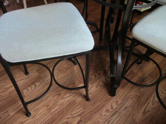 Hightop Table & Chairs