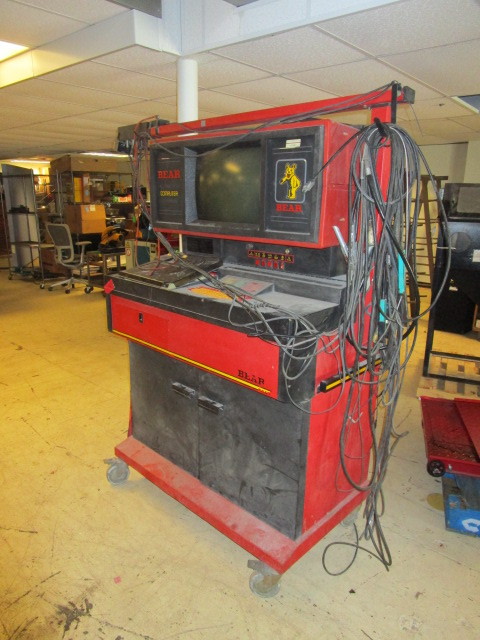 lot 515 image: BEAR ENGINE ANALYZER WITH EMISSION ANALYZER