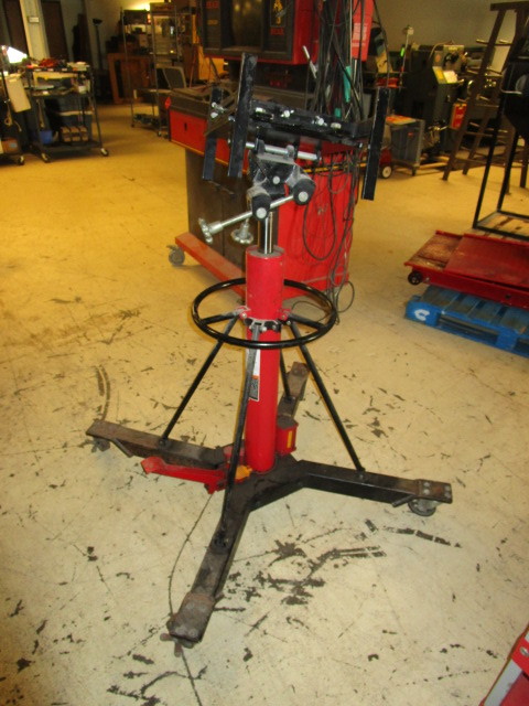 lot 517 image: ATD TRANSMISSION JACK